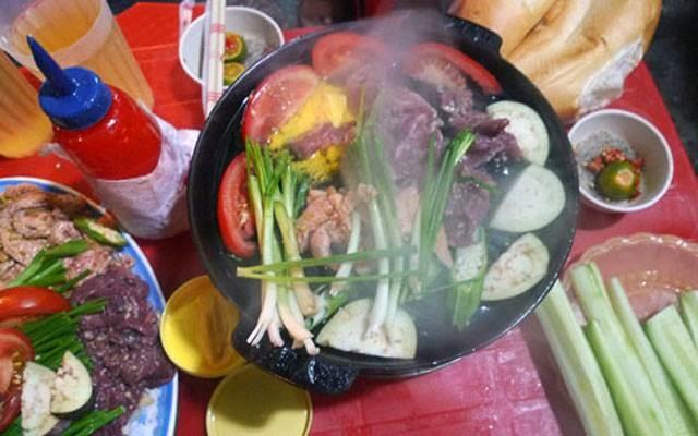 Món ăn vặt hấp dẫn ở phố đi bộ Hà Nội