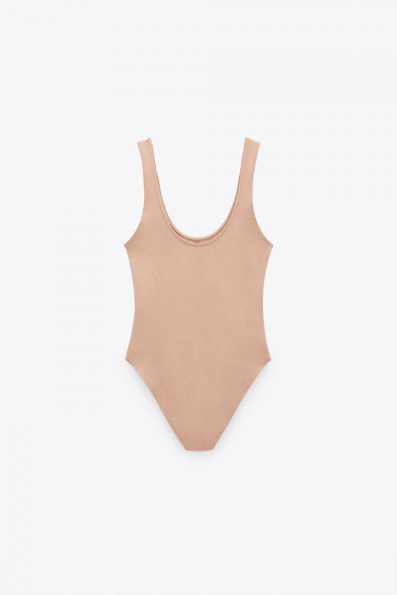 Zara có nhiều mẫu body suit với thiết kế trẻ trung