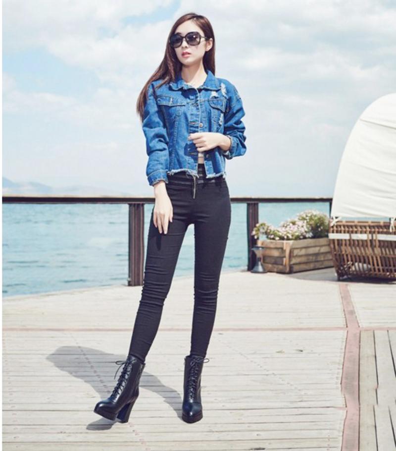 Boot cổ ngắn + Quần jeans