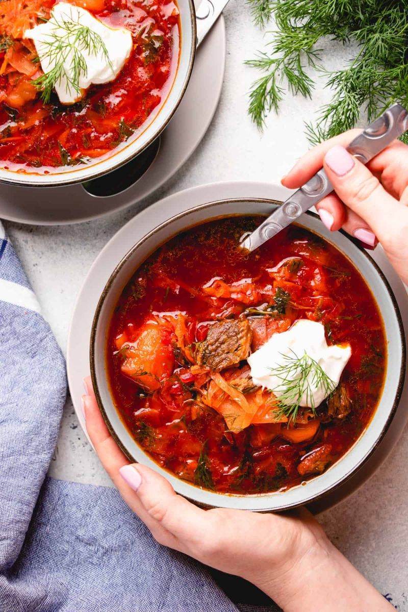 Borsch Soup với màu đỏ bắt mắt