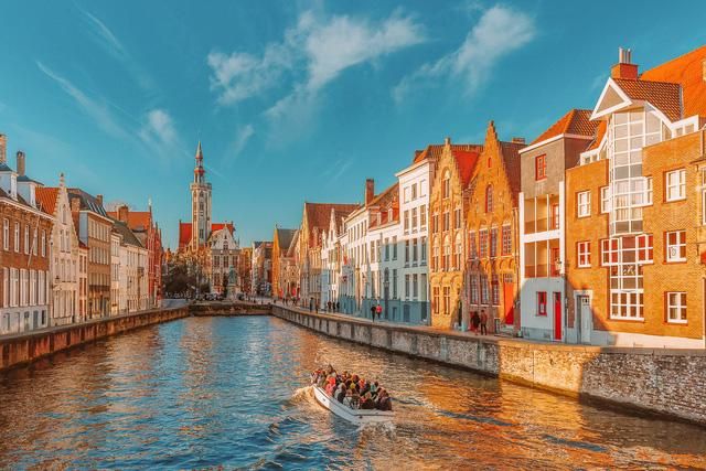 Đến Bruges, bạn nghĩ mình đang ở trong một bộ phim bởi xung quanh toàn là những ngôi nhà mang đậm phong cách châu Âu thời Trung cổ