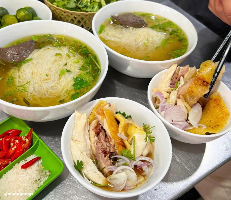 Bún bánh đa gà Bà Toản