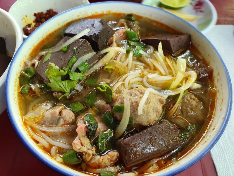 Bún bò bà Bê (Bún Bò Lò Củi)