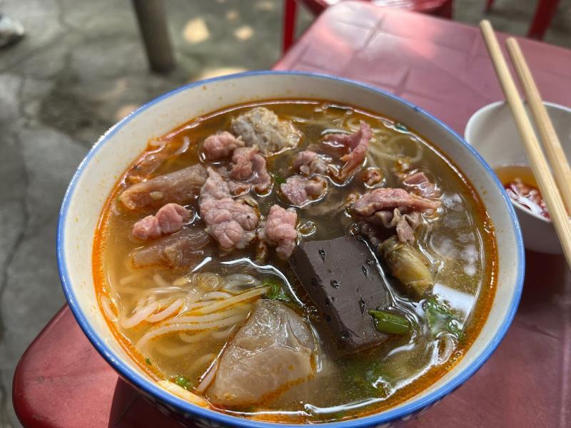 Bún bò bà Bê (Bún Bò Lò Củi)