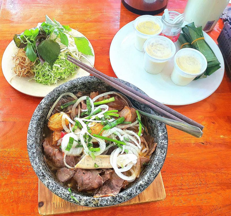 Bún Bò Bốc Khói Đoàn Viên - Sweet Garden