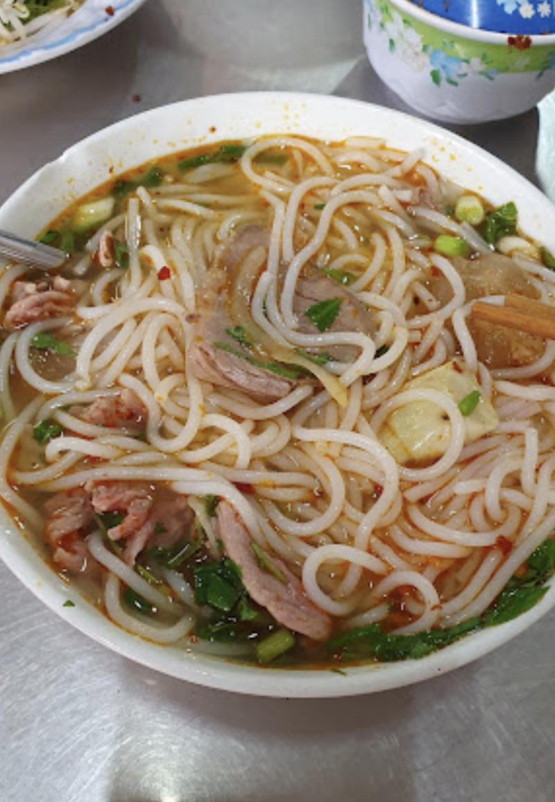 Bún bò Cây Me