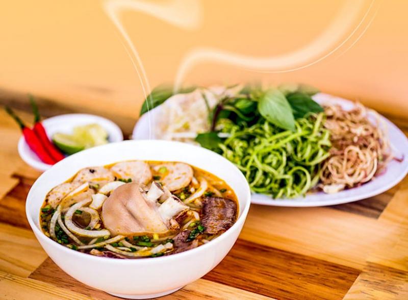 Bún Bò Giò Heo Quê Mạ