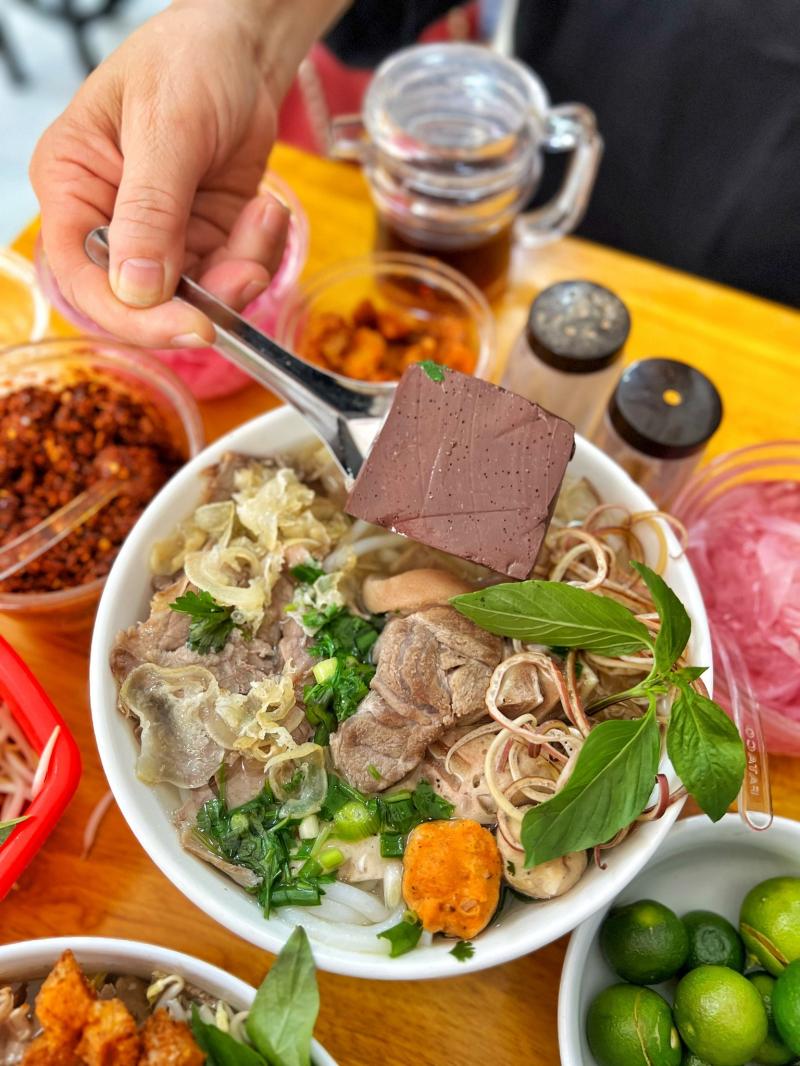 Bún Bò Huế An Cựu - Hoàng Ngân