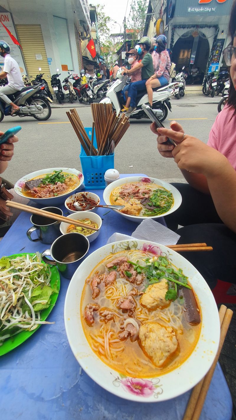 Bún bò Huế Bà Tuyết