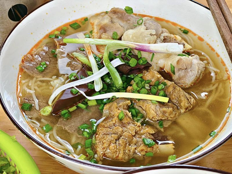 Bún Bò Huế - Đặc Sản Huế Ô Chiến