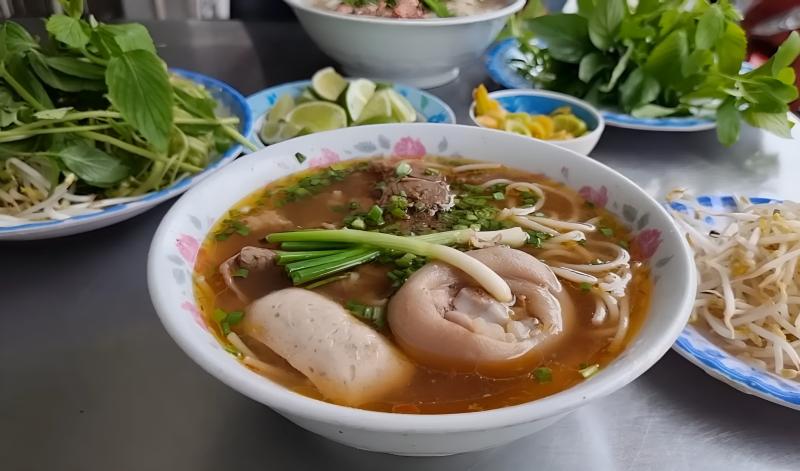 Hai Hoang Hue beef noodle soup