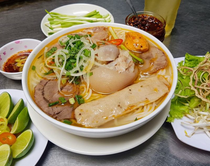 Bún Bò Huế - Hạnh