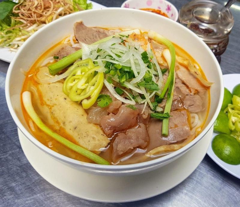 Bún Bò Huế - Hạnh