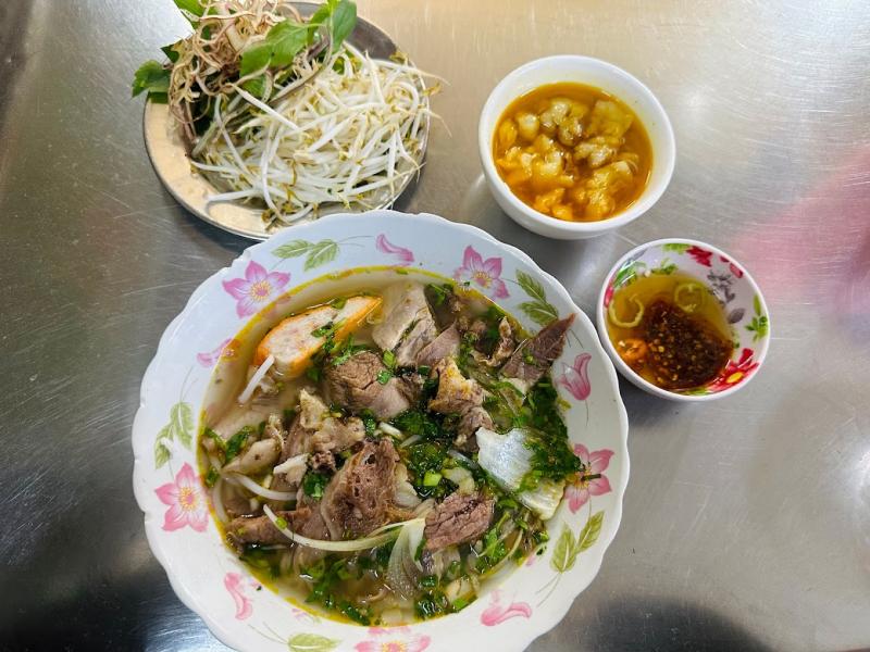 Bún Bò Huế Mỡ Nổi Cô Như