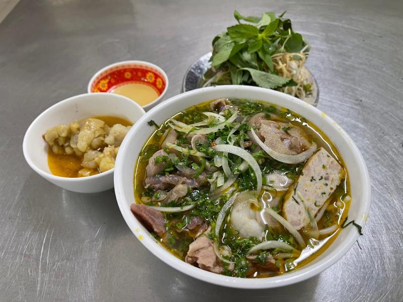 Bún Bò Huế Mỡ Nổi Cô Như