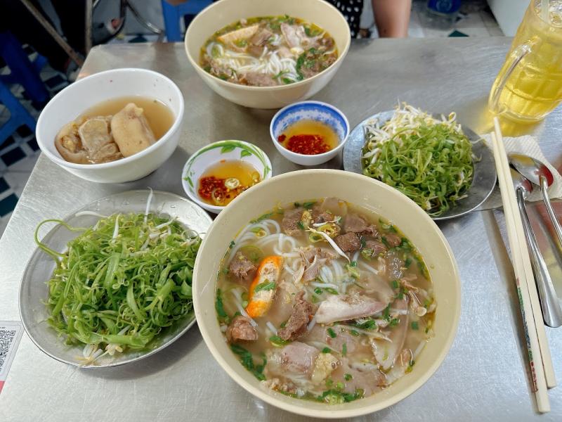 Bún Bò Huế Mỡ Nổi Cô Như