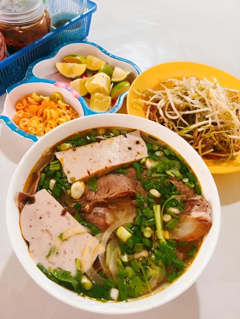 ﻿﻿Bún bò Huế Nam Minh