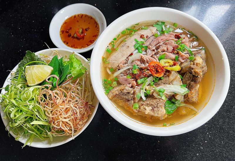 Bún Bò Huế Nhiêu Tứ