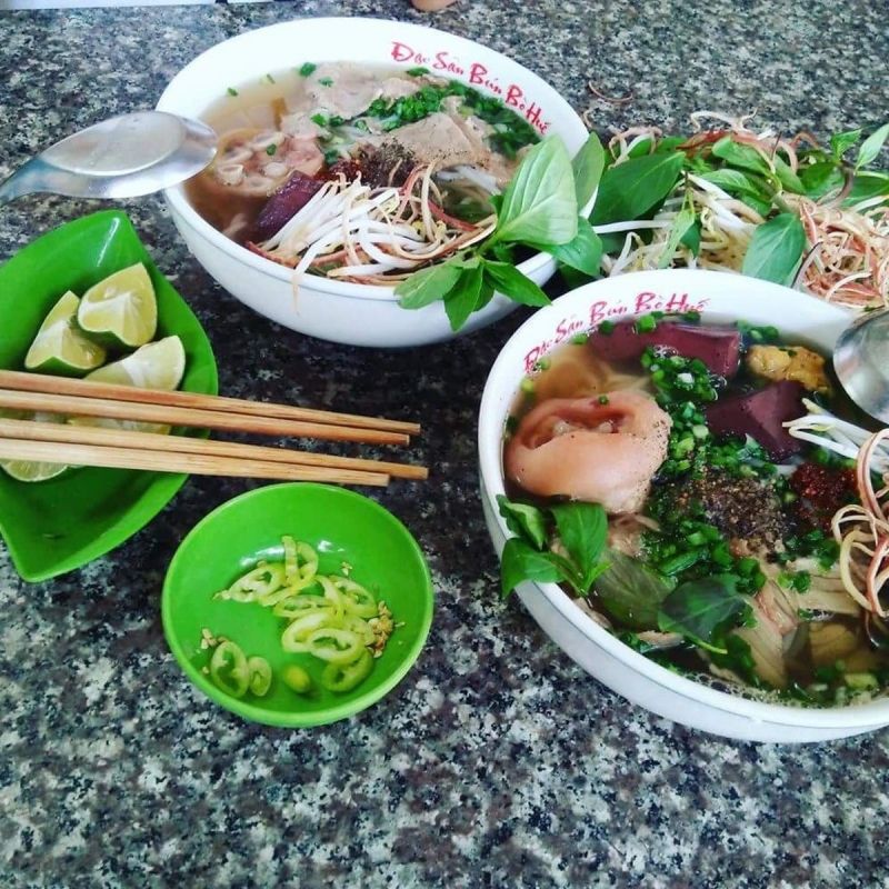 Quán ăn ngon tại phố Trần Quốc Hoàn, Hà Nội