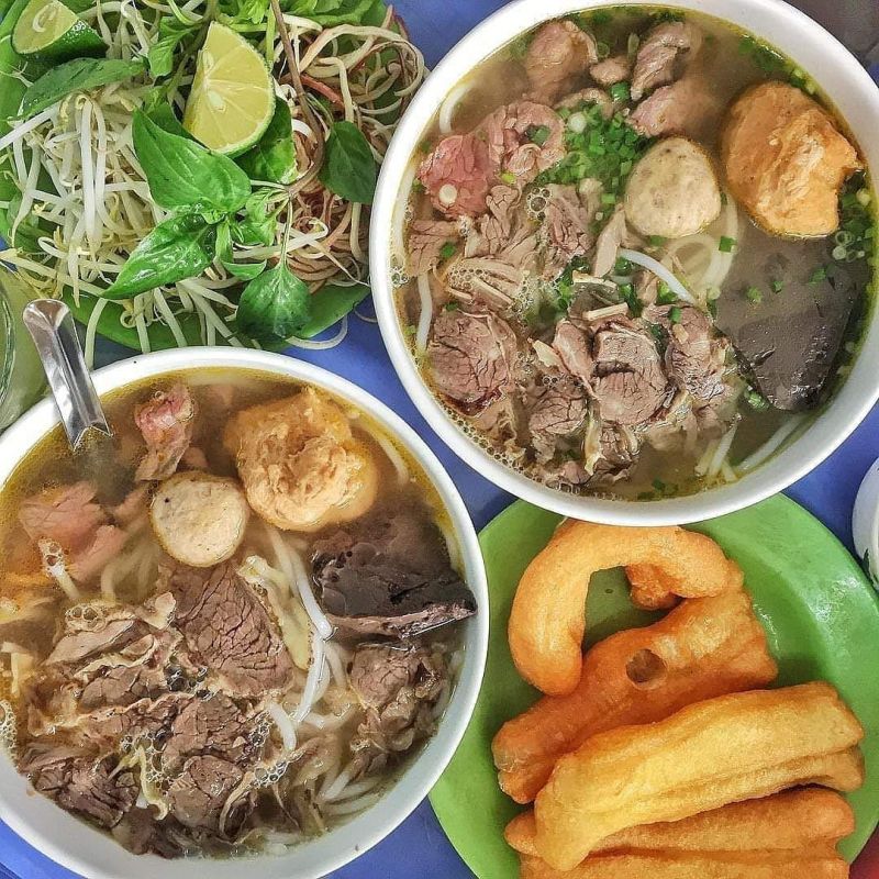 Quán ăn ngon tại phố Trần Khát Chân, Hà Nội