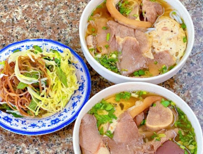 Bún Bò Huế - Lê Văn Hiến