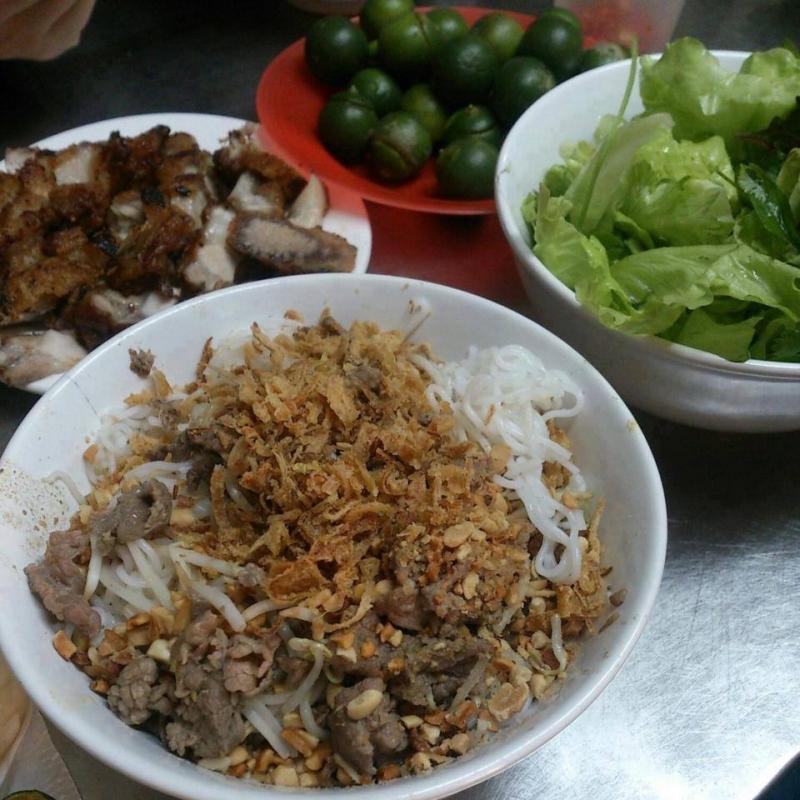 Bún bò Nam Bộ cô Tuân