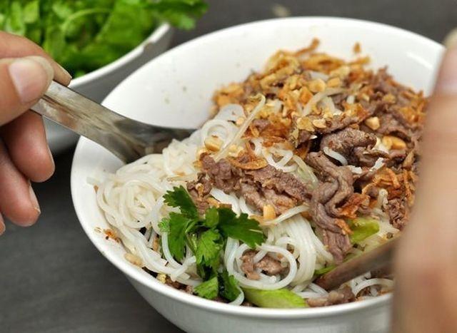 Bún bò Nam Bộ cô Tuân