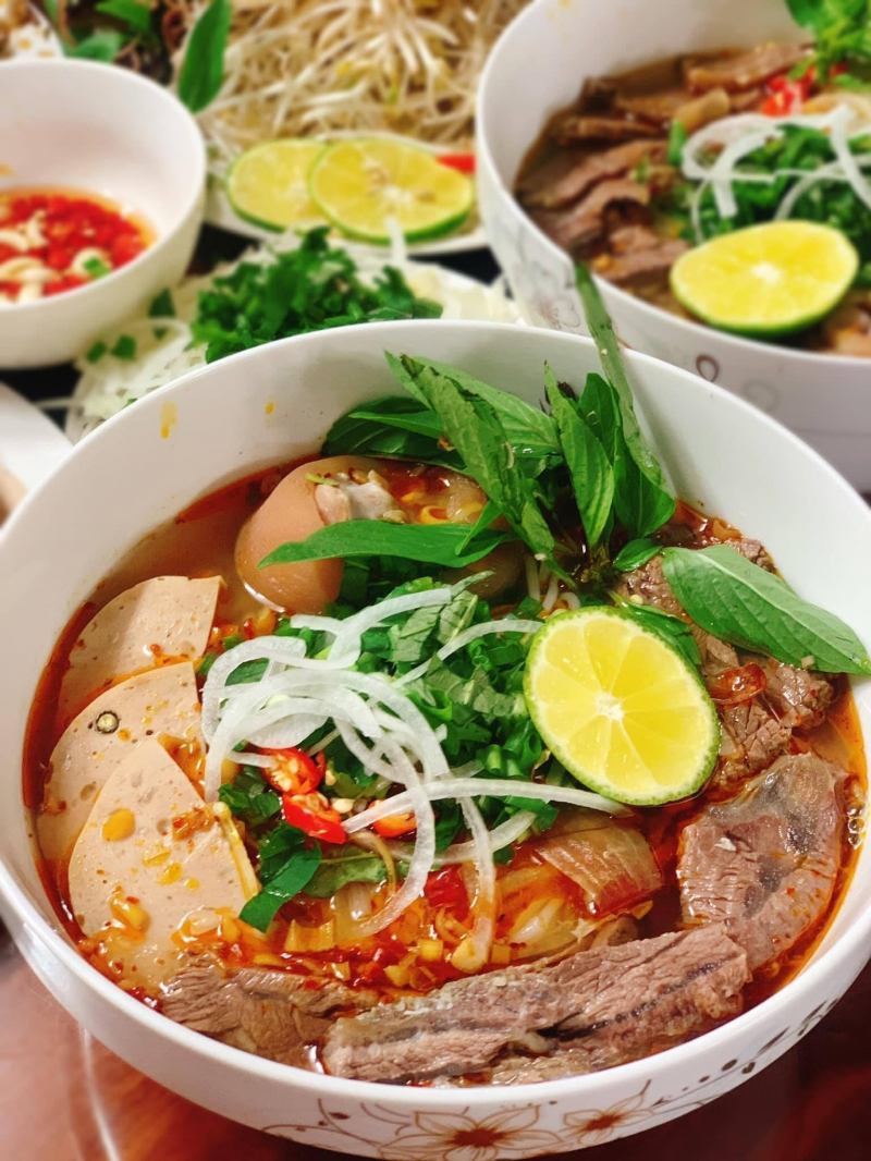 Bún Bò O Ty Tràng Tiền