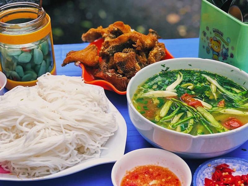 Bún Cá Chấm Gốc Đa