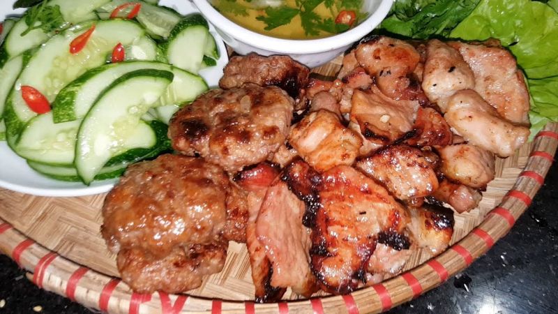 Món ăn đường phố nổi tiếng nhất Việt Nam