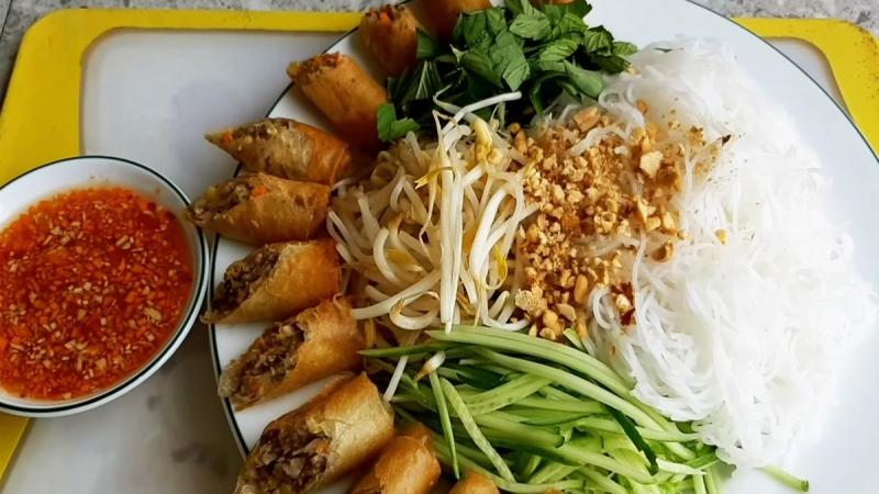 Bún chả giò chay