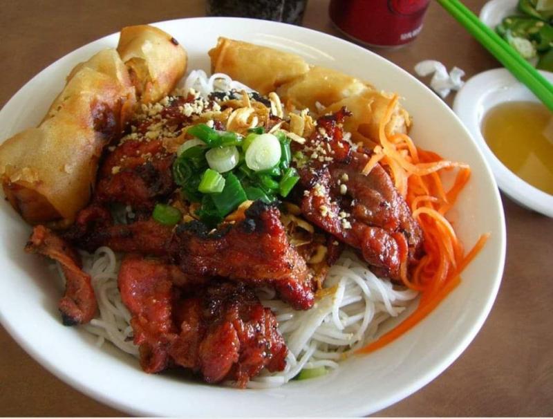 Quán bún chả ngon nổi tiếng Hà Nội