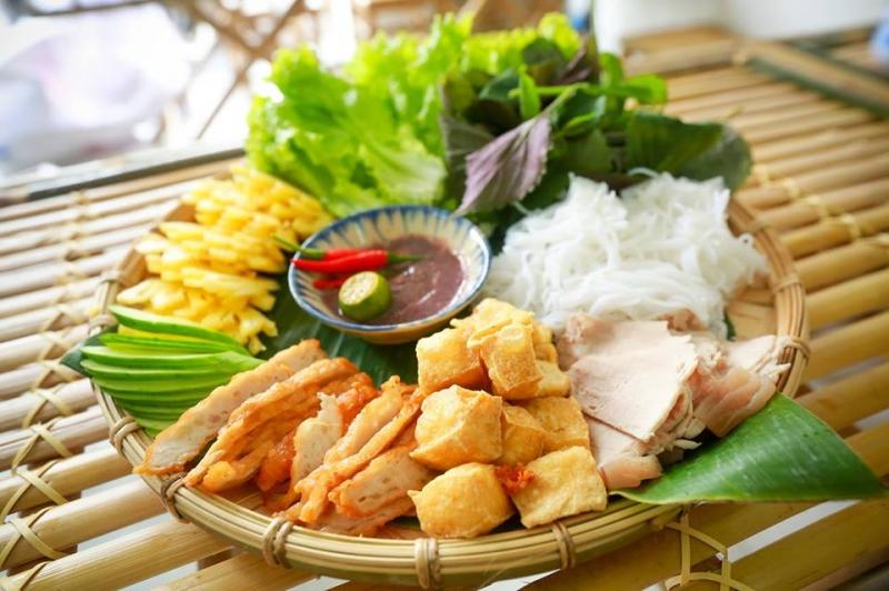 Bún đậu chị Huệ vỉa hè Lý Thường Kiệt