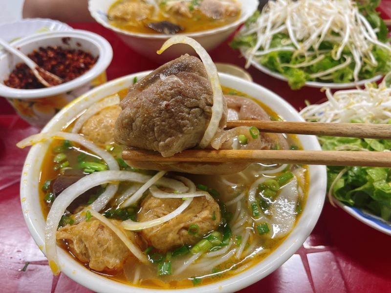 Bún giò heo chả cua 817 Tạ Quang Bửu