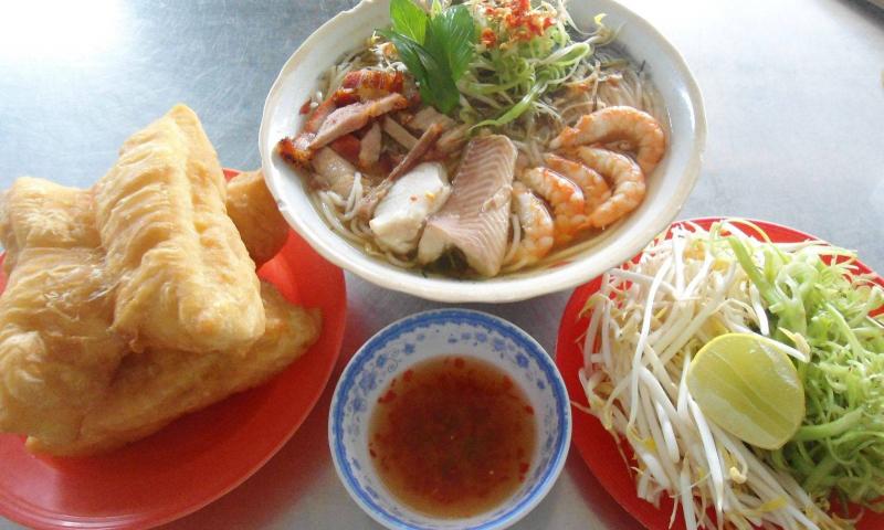 Bún Nước Cô Lan