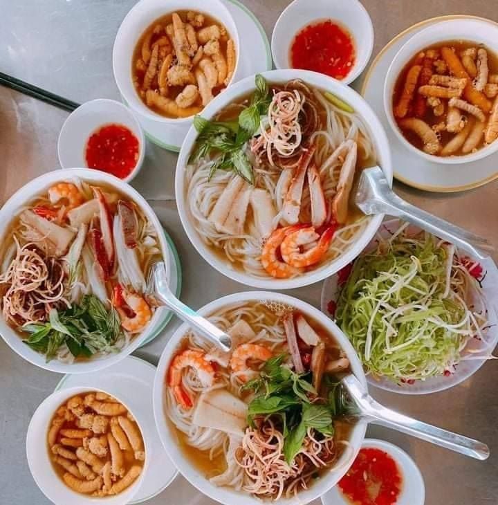 Bún Nước Lèo Cô Hoa