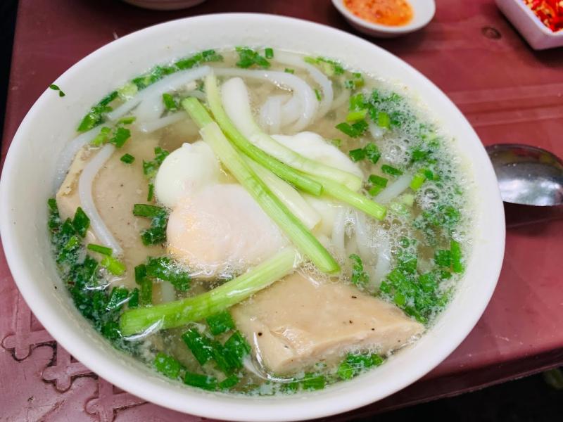 Bún Nước Tôm Bò Cô Lan