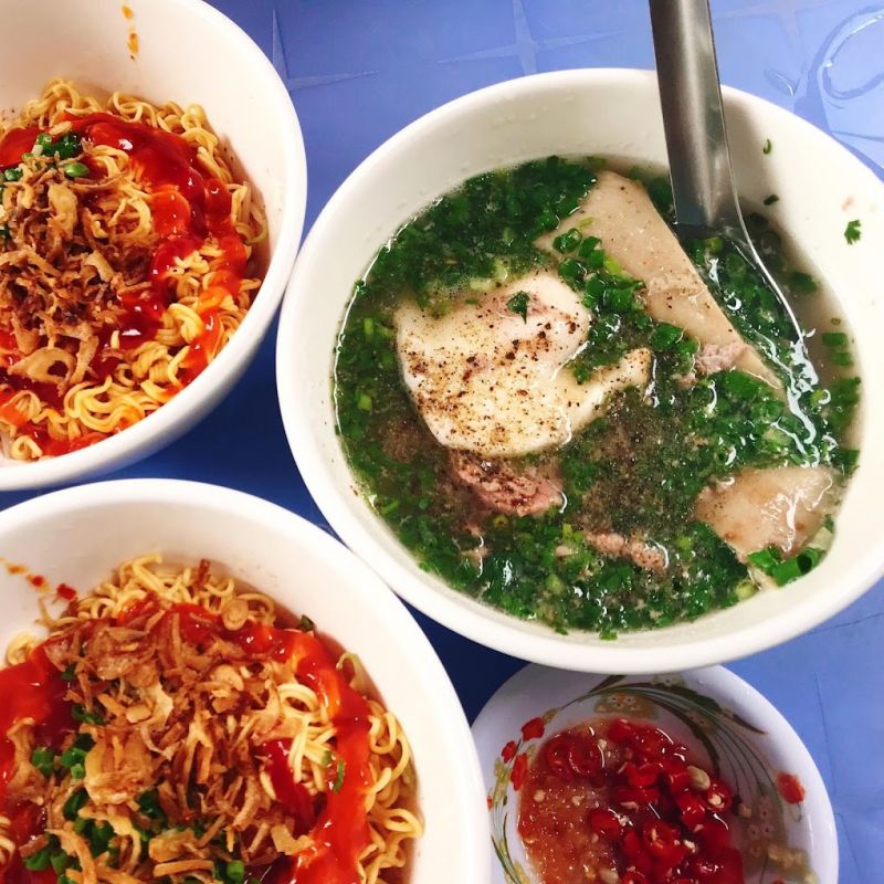 Bún Nước Tôm Bò Cô Lan