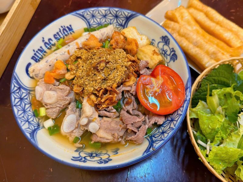 Bún Ốc Sườn Cô Sáu