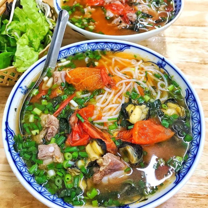 Bún ốc sườn Cô Sáu