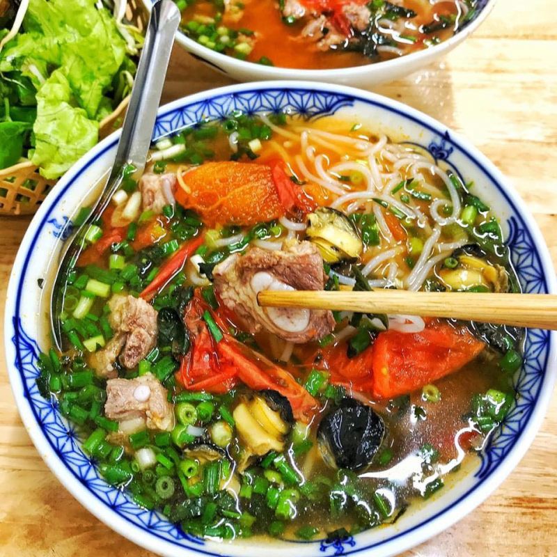 Bún ốc sườn cô Sáu