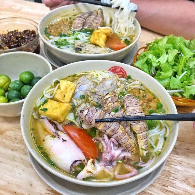 Bún Riêu Bề Bề 138 Lạc Trung