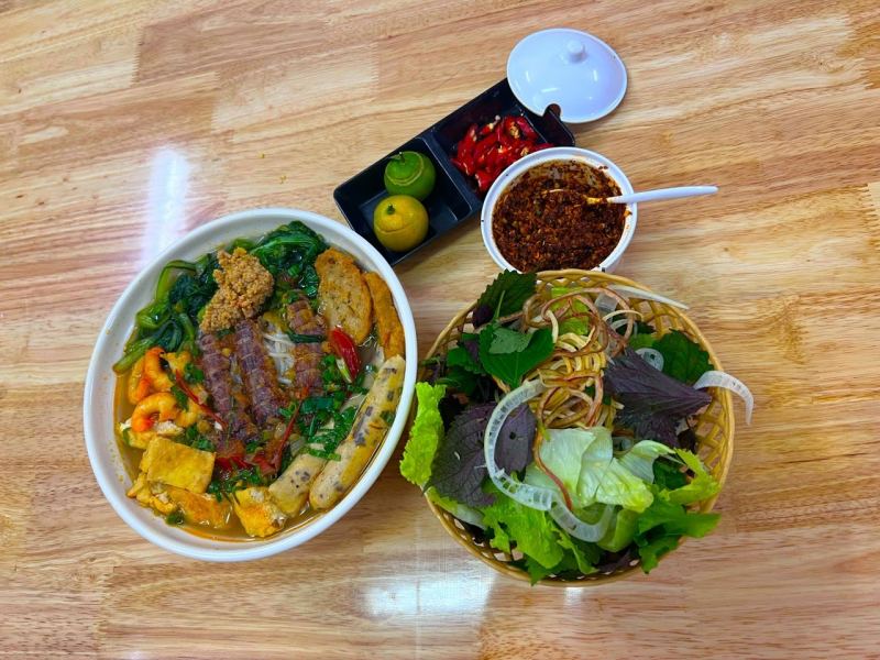 Bún Riêu Bề Bề Cô Lan