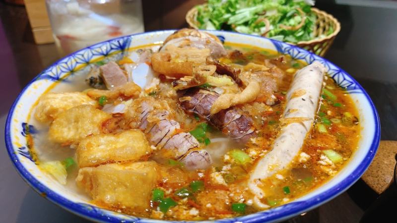 Bún riêu chị Hảo ngon nhất Hà Nội