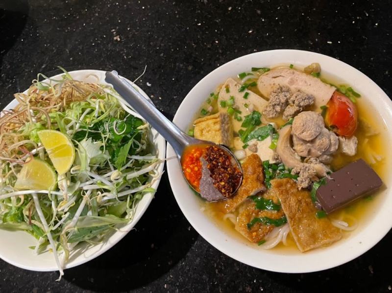 Bún riêu Cô Hạnh