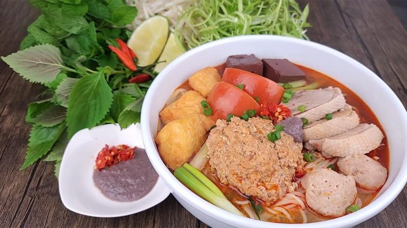 Bún riêu cô Lan