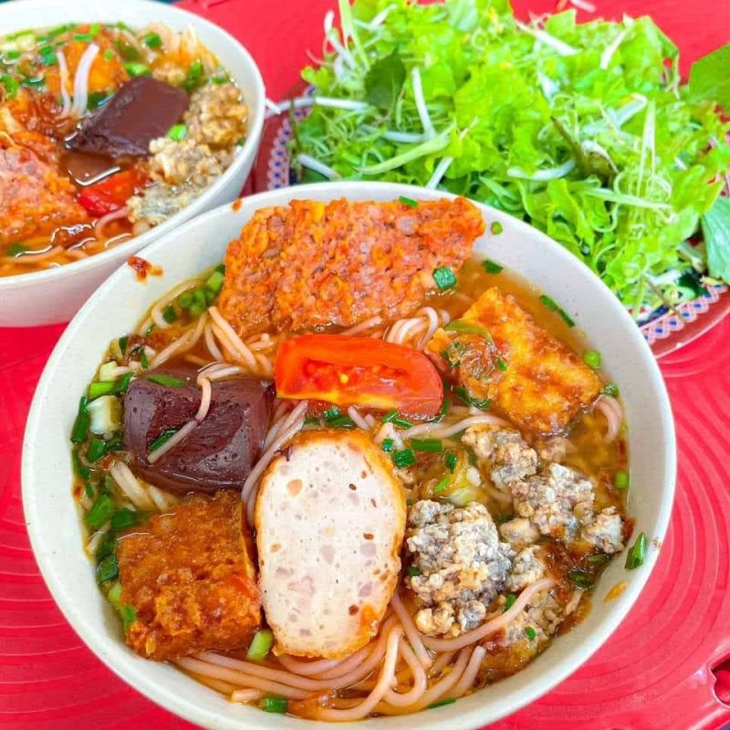 Bún riêu Cua Ốc Chả - Năm Ánh