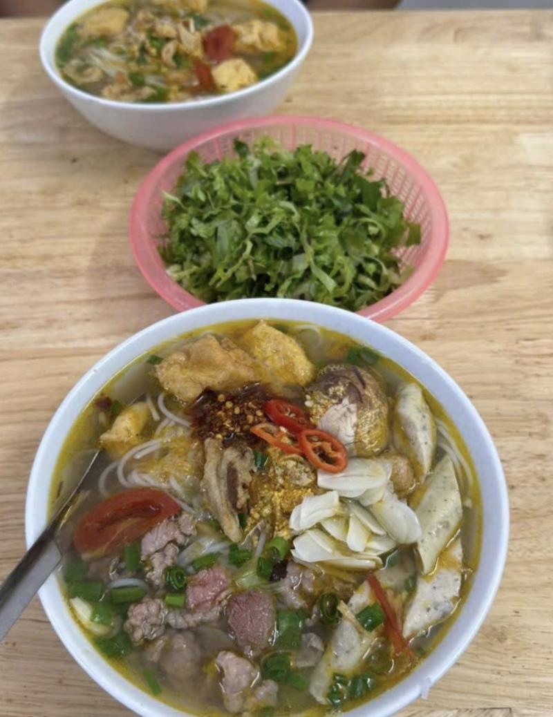 Bún riêu cua tóp mỡ Quang Anh