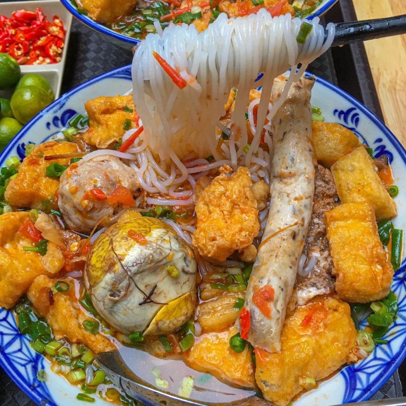 Bún riêu gia truyền con ông Hải