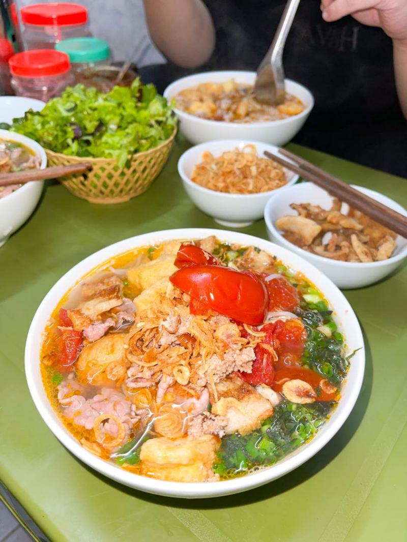 Bún Riêu Huyền Béo